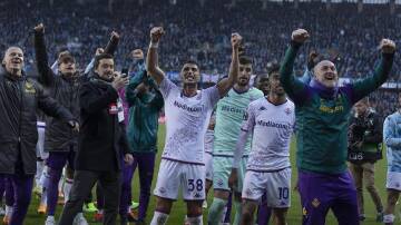 Coach Vincenzo Italiano and Fiorentina players enjoy reaching the Europa Conference League final. (AP PHOTO)
