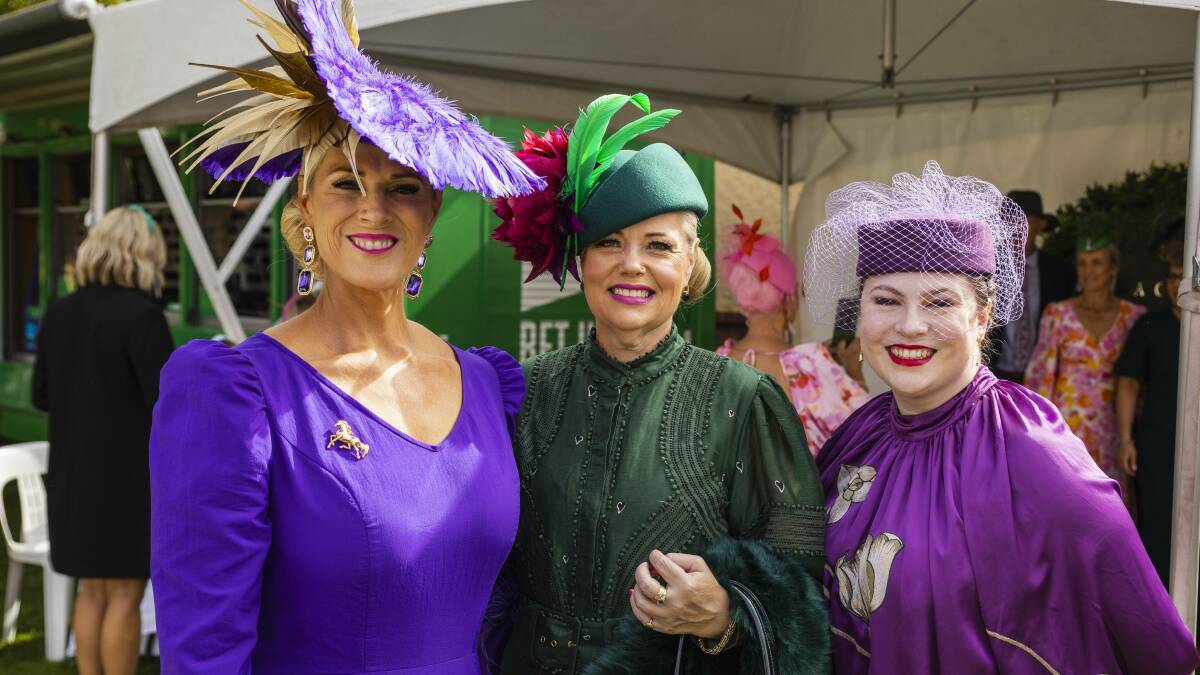 Elizabeth Paterson from Griffith, Jackie Murray from Temora and Georgia Trotter from Melbourne at the 2023 Wagga Gold Cup Carnival. Picture by Ash Smith