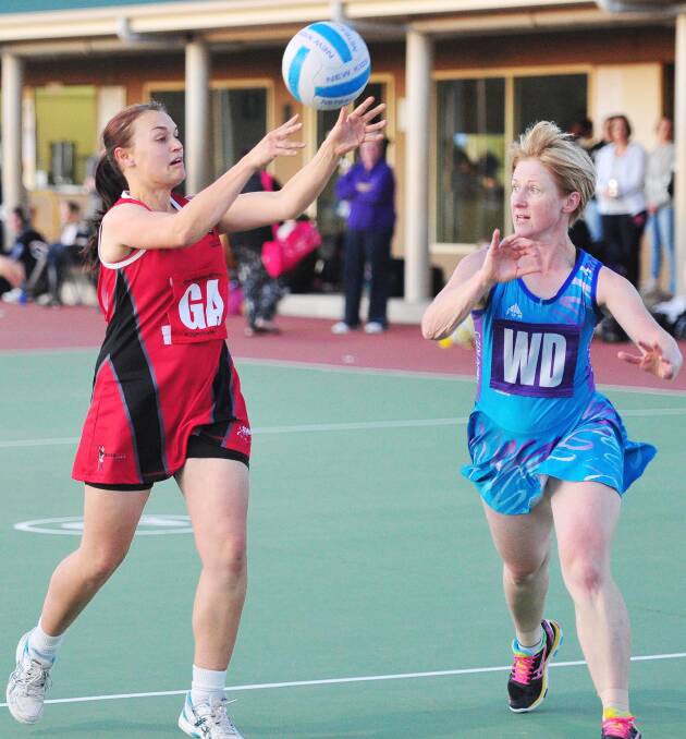 OFFLOAD: CSU Reddies' Hannah Williams looks to get the ball past New Kids Aces coach Naomi Hocker in A grade Wagga netball last weekend. Picture: Kieren L Tilly