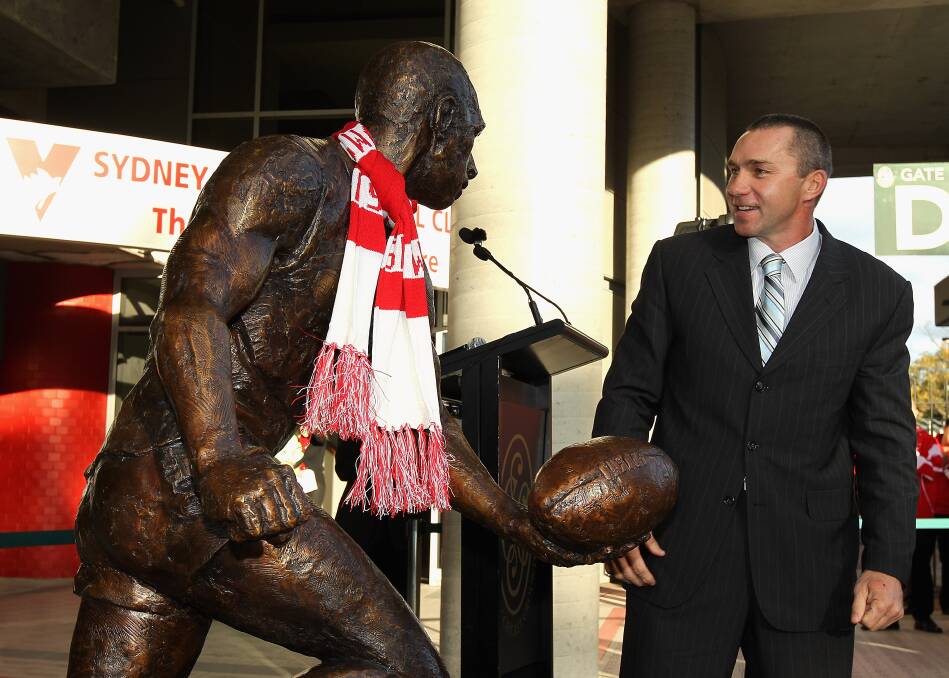 SWANS ROYALTY: Wagga's Paul Kelly at the unveiling of his statue at the Sydney Cricket Ground in 2010. Picture: Getty Images