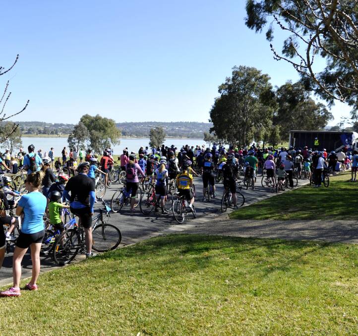 NAME CHANGE: Competitors line up for the start of last year's Lake To Lagoon fun run at Lake Albert. It will now be known as Wagga Lake Run & Ride.