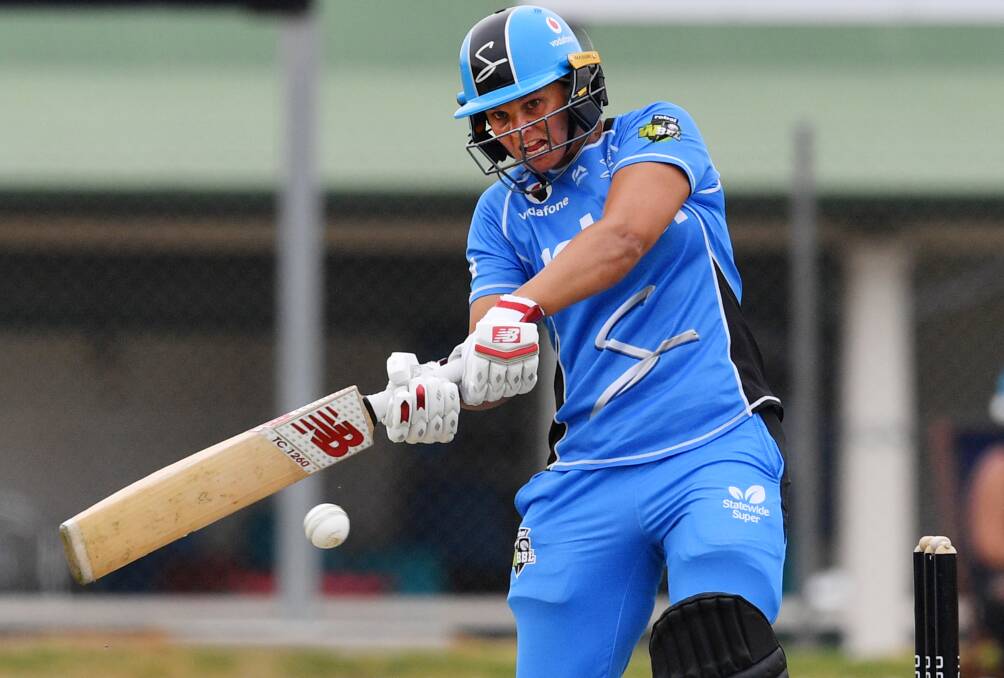 Suzie Bates in action for Adelaide Strikers.