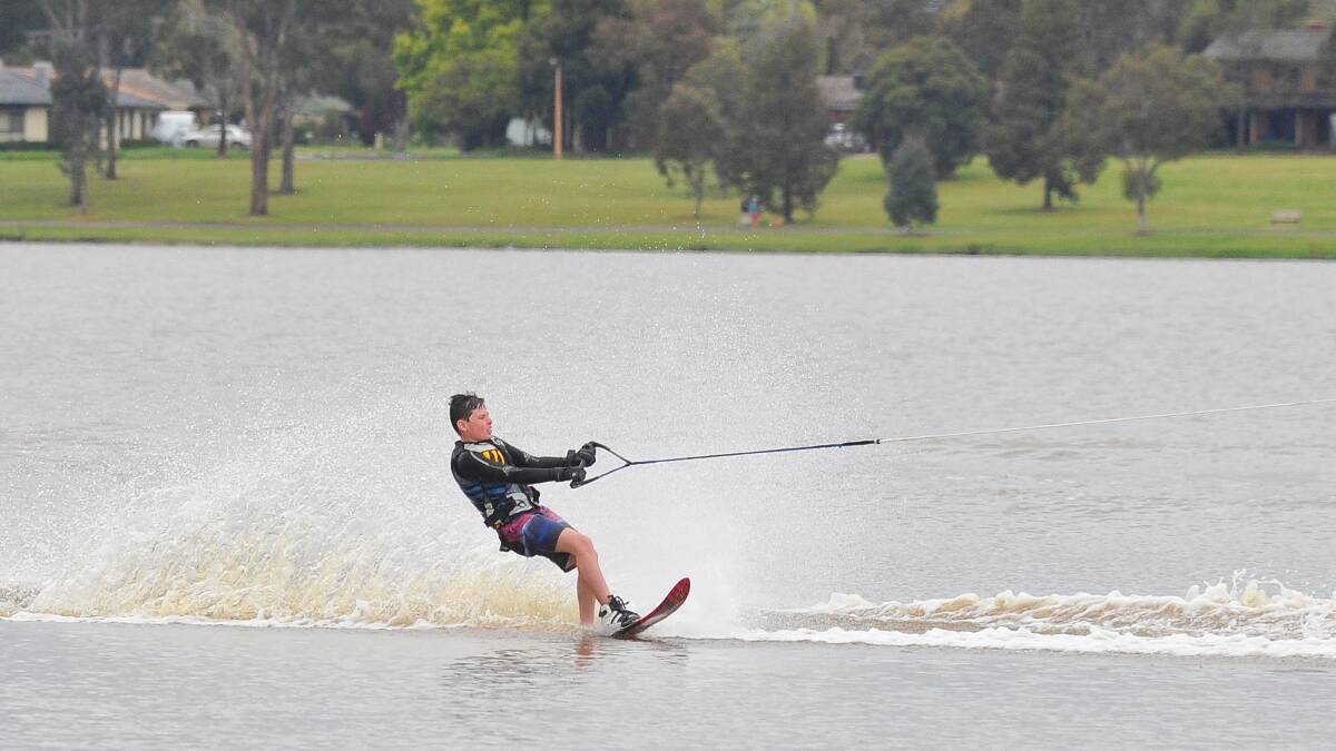 Pictures from Thunder on the Lake at Wagga's Lake Albert