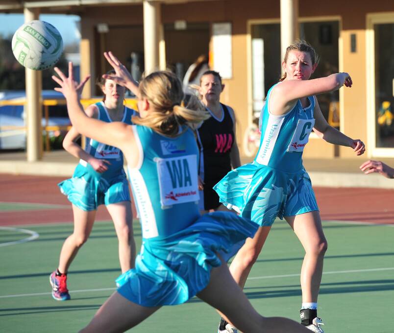 SLICK PASS: Uranquinty's Olivia Tilyard slams the ball to Meg Reinhold in the Wagga A grade netball elimination final at Wagga Netball Centre on Saturday. Picture: Kieren L Tilly