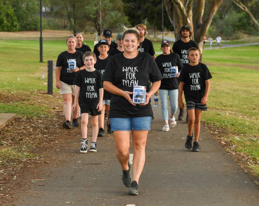 Rachelle Williams-Pitts leads the first lap of Lake Albert with supporters of friend Kylie Hampton and her two-year-old son Tylan, who is being treated for rare cancer. Picture by Bernard Humphreys