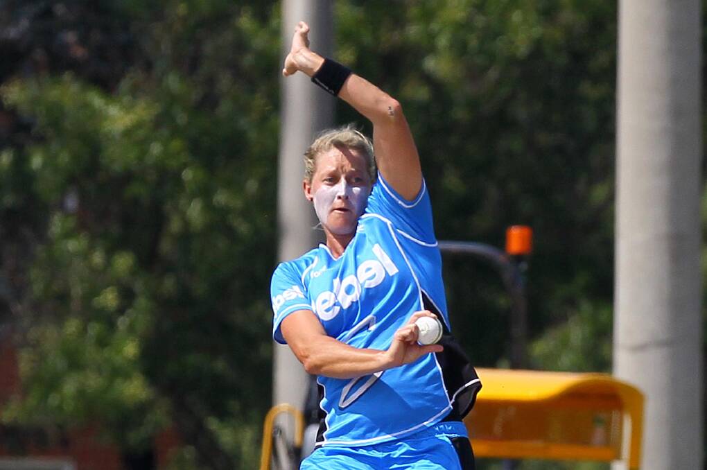BIG EFFORT: Sophie Devine played a big role with both the bat and ball during the super over stage for the Adelaide Strikers. Picture: Laura Hardwick