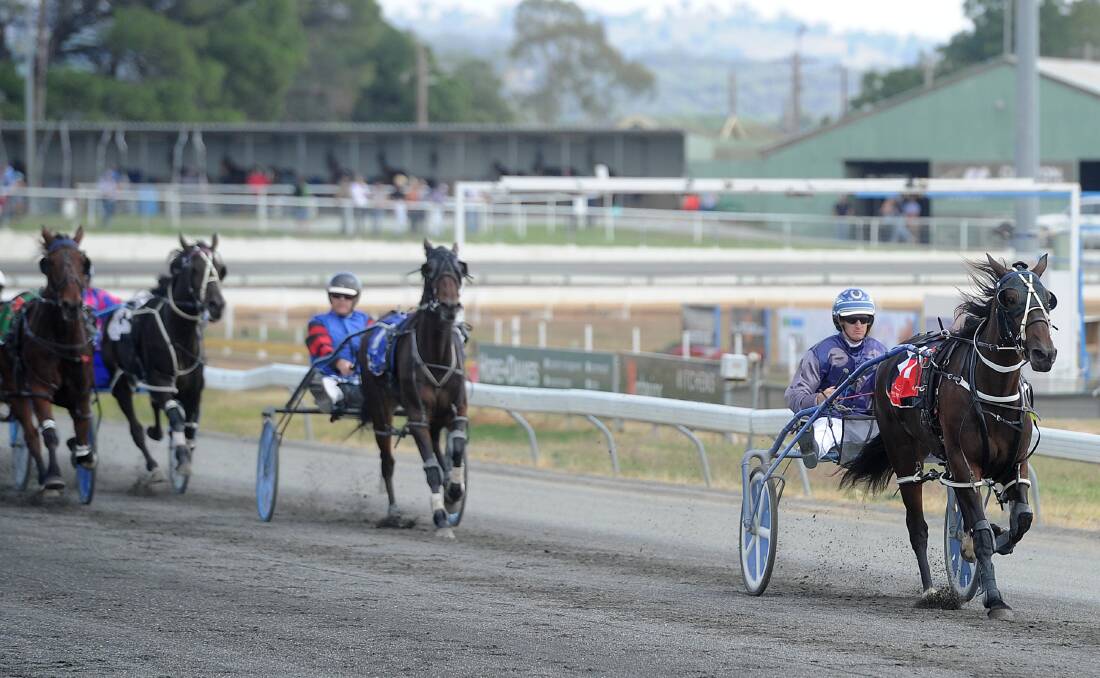 DAYLIGHT SECOND: Corbie Jolt and Blake Jones leave their rivals behind on the way to a 12.7-metre win at Wagga on Sunday. Picture: Laura Hardwick