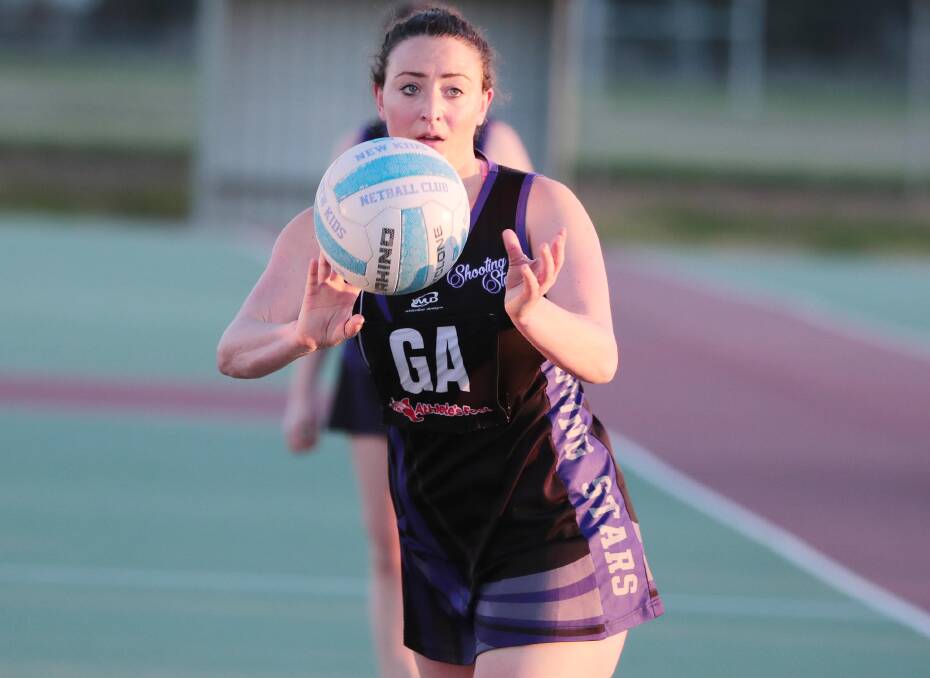 QUICK HANDS: Shooting Stars goal attack Jemima Norbury works the ball down the court against New Kids Aces on Saturday.