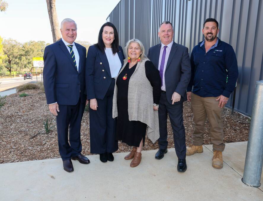Member for Riverina Michael McCormack, Senator Deborah ONeill, Aunty Mary Atkinson (Wiradjuri Elder), Mayor of Wagga Wagga, Councillor Dallas Tout and Dion Calvi from Civil and Civic. Picture by Les Smith