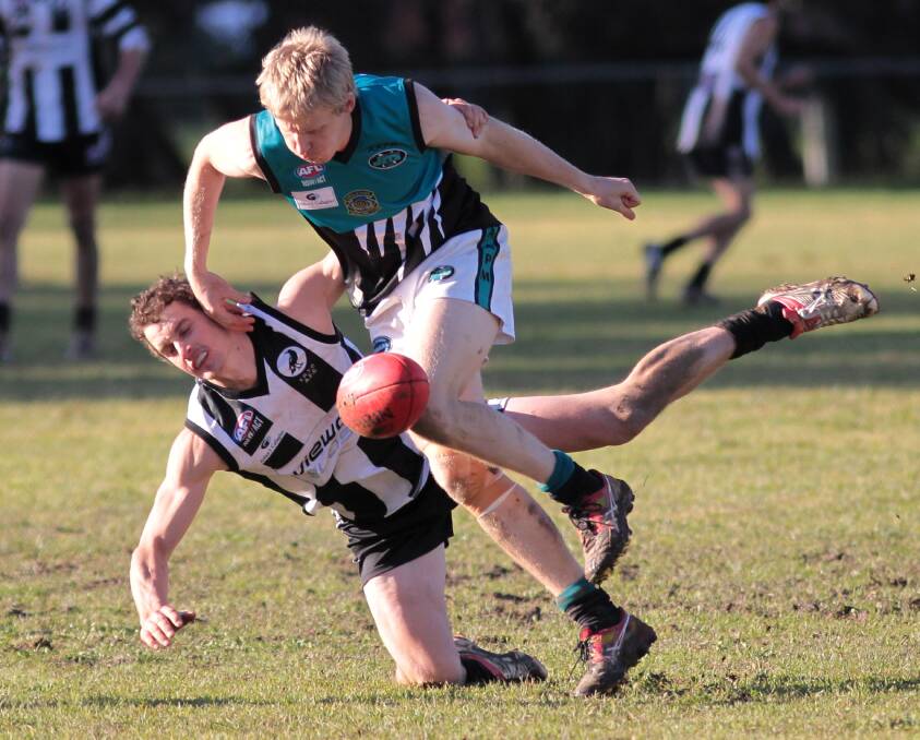 WILLING CONTEST: The Rock-Yerong Creek's Todd Hannam (left) tangles with Northern Jets' Chris Bell on Saturday at Victoria Park. Picture: Les Smith
