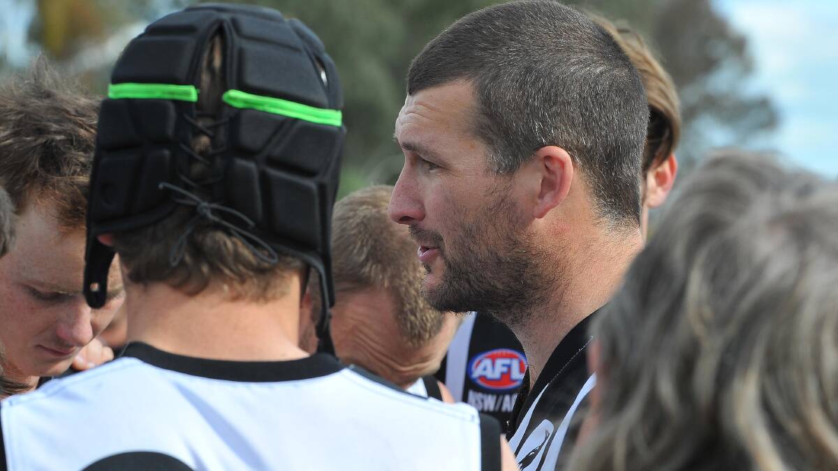 Andy Carey addresses the troops during the Farrer League finals. Picture: Kieren L Tilly
