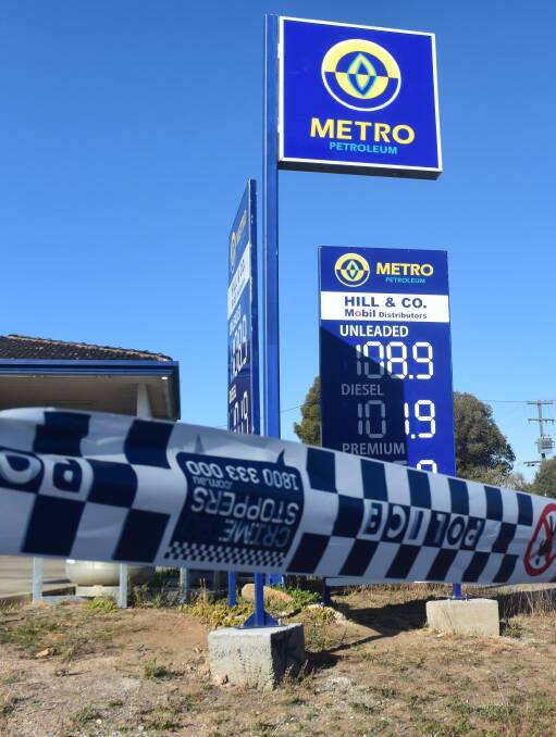CRIME SCENE: Wagga police and forensic specialists examine Ashmont's Metro Service Station after it was held up on Wednesday night. Picture: Ella Smith 