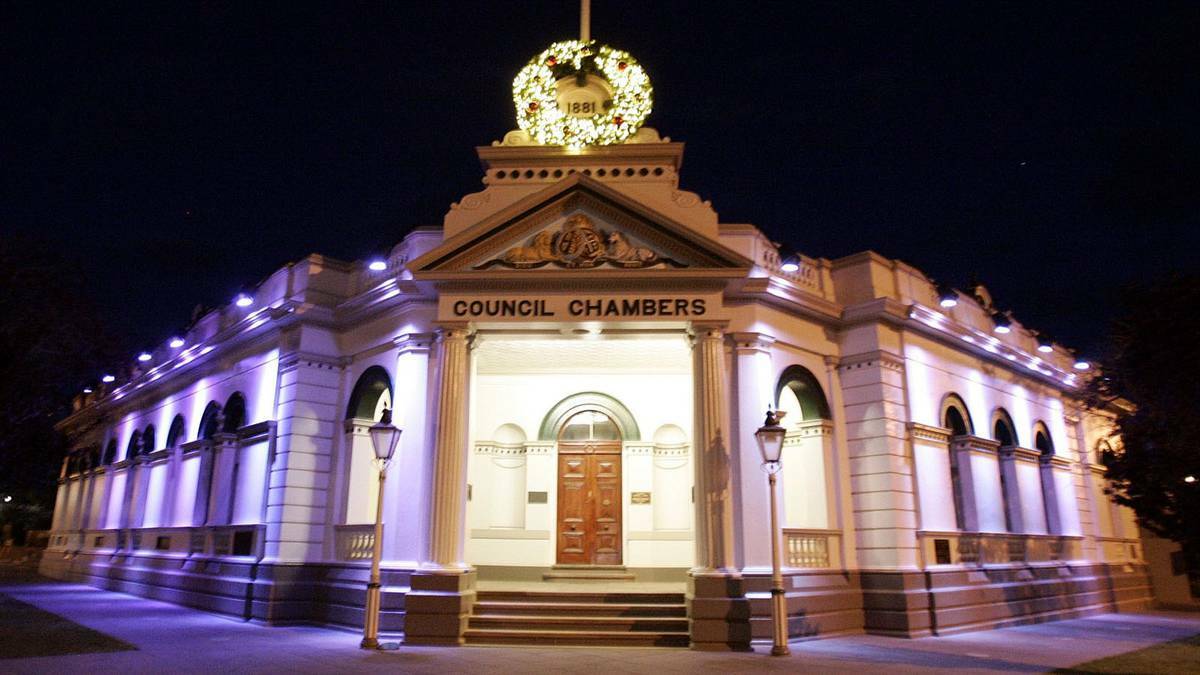 Former council queries advice