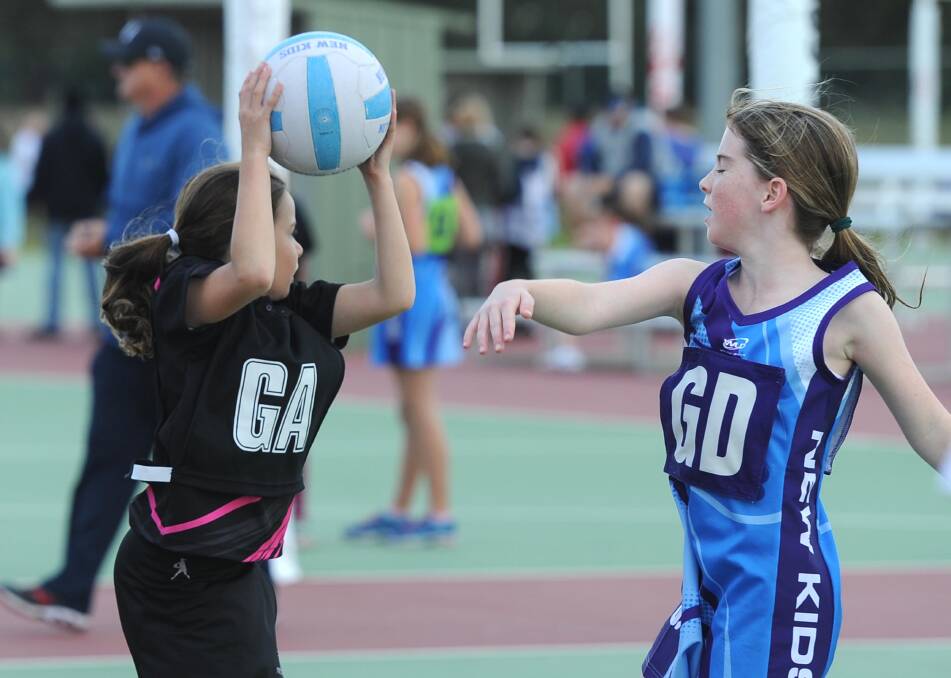 SEARCHING: Alex Maiden and Jemima Pike playing under 11s netball for New Kids Sparklers and Nixon Swifts at Equex on Saturday. Picture: Laura Hardwick