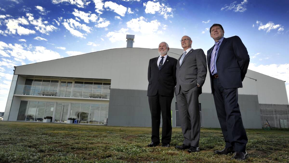 FRESH START: Wagga mayor Rod Kendall, Wagga City Council general manager Phil Pinyon and Rex's Dale Hall at the former Douglas Aerospace hangar. Picture: Les Smith