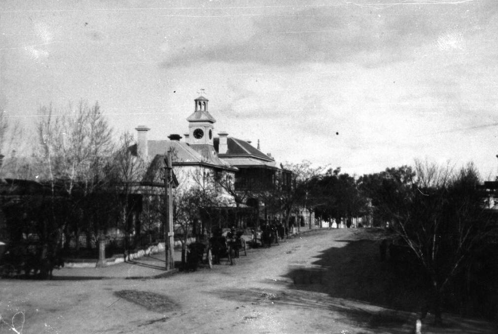 The Wagga Court House and Post Office in 1885. The court house shown here was constructed in the mid 1850s and the post office building on top of the hill on Fitzmaurice Street, which is still exists today, was built in 1885. (CSURA RW5)