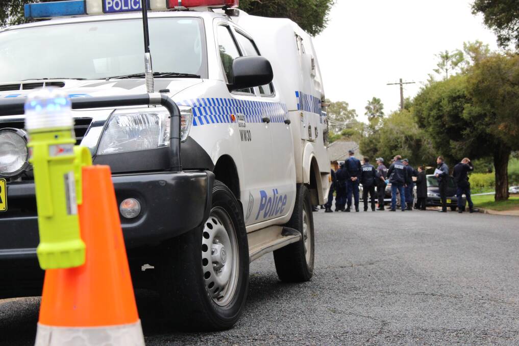 Police stand watch in Kooringal's Acacia Street after a teenager was fatally stabbed overnight. Picture: Rowan Forster