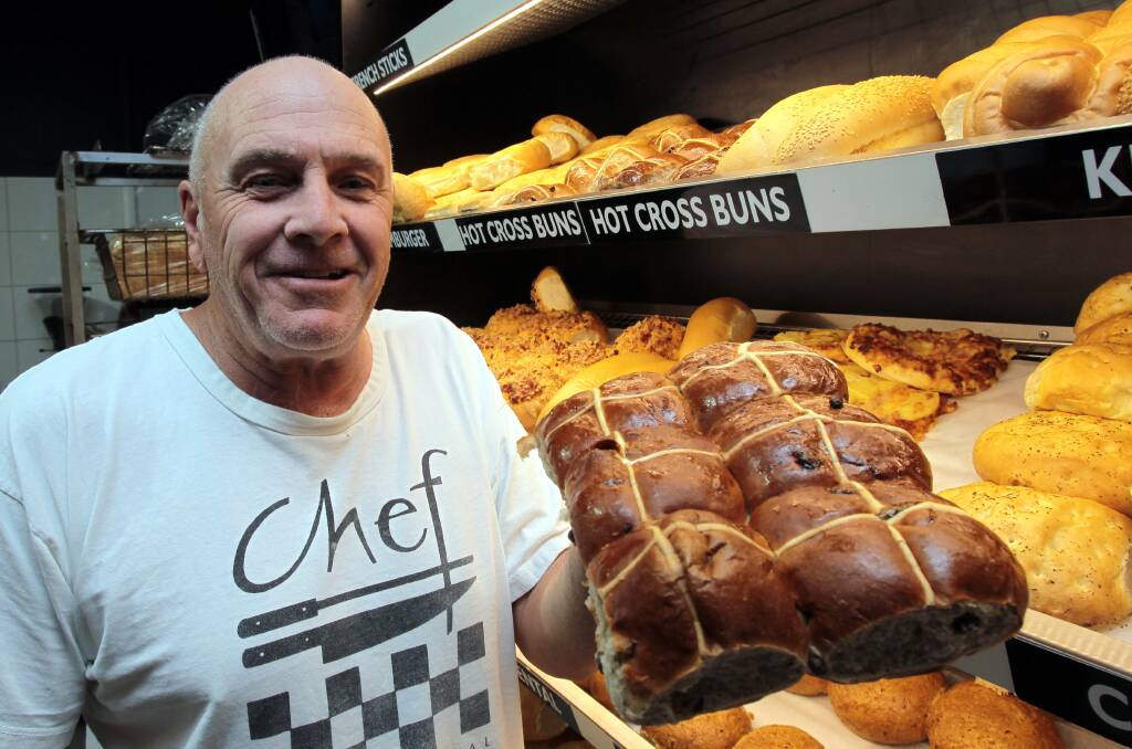 Tasty treat: Wagga Hot Bake owner Peter O’Brien recommends people purchase fresh hot cross buns this Easter and eat them toasted. Picture: Les Smith.