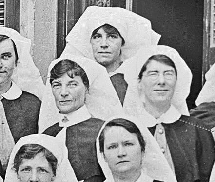 Cecil Gordon with other Australian nurses