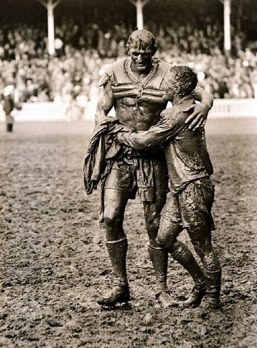 ICONIC: The iconic rugby league grand final image of Arthur Summons (right) and Norm Provan immortalised by photographer John O'Gready.