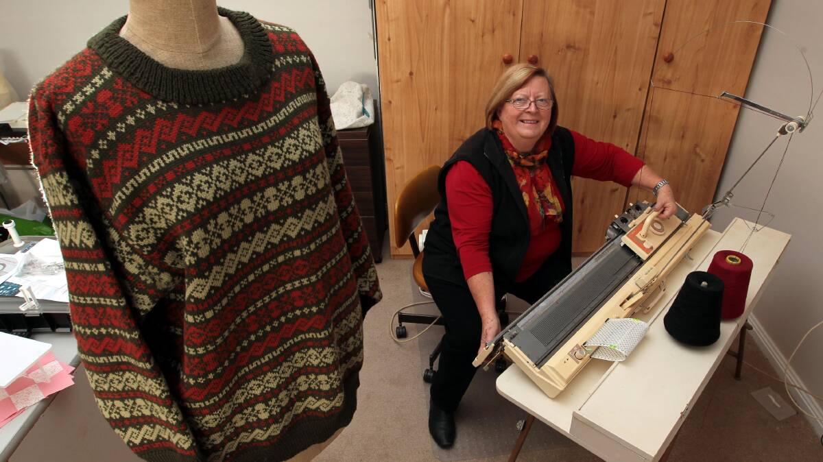 CREATIVE: Sue Chapman was one of many to share her seamstress skills at the annual Wagga Craft Alive event. Picture: Les Smith 