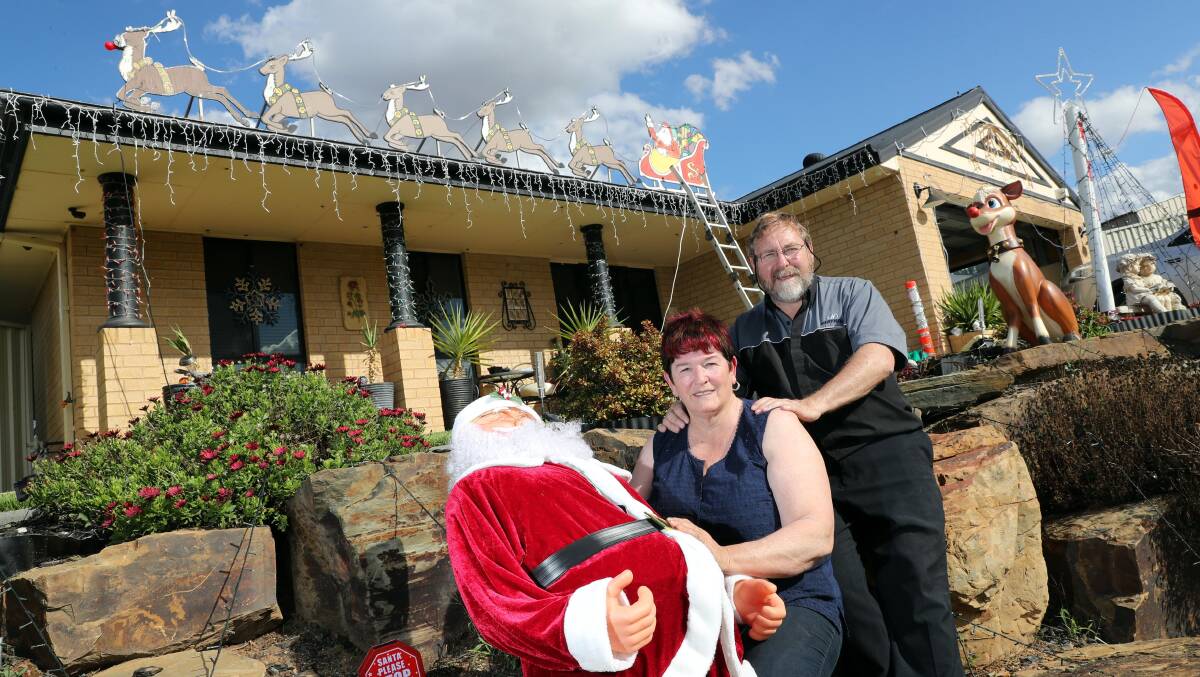 TWINKLE TWINKLE: Shirley and Robert O'Brien of Lyndoch Place in Bourkelands are Wagga Christmas light royalty. Picture: Les Smith