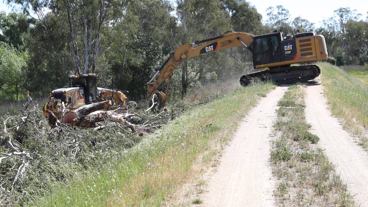 BACK TO WORK: Construction has recommenced on Wagga's Main City levee. 