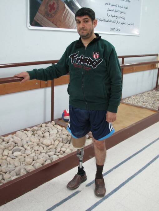 Mohamed al-Sillak tries out his new leg. Photo: Ruth Pollard