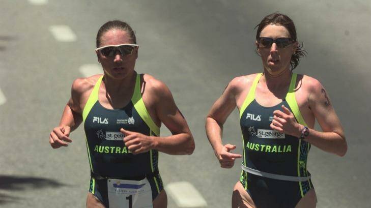 Emma Carney and Jackie Fairweather (nee Gallagher) in the 1997 World Triathlon Championship final leg. Photo: Tony McDonough