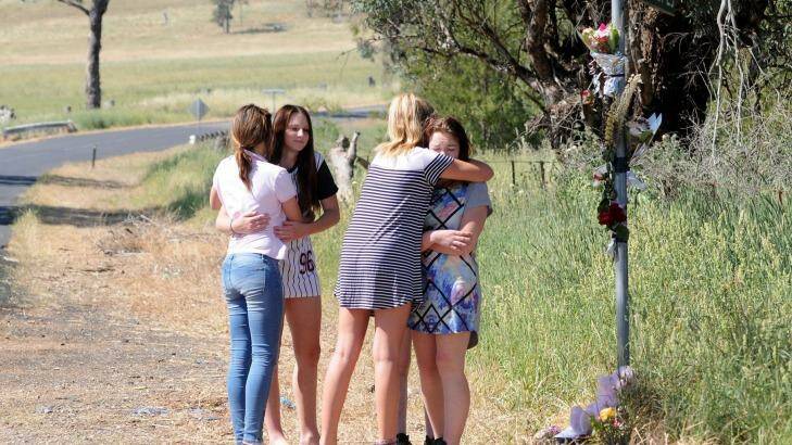 Friends gather at the crash site where Sevanah Lang and her mother Kelly Landers died. Photo: Steve Gosch/Central Western Daily