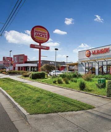 The Hungry Jacks at 161 Nepean Highway in Mentone has sold at auction for $2.56 million. Photo: sjohanson@fairfaxmedia.com.au