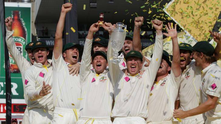 Peter Siddle, third from left, celebrates the Ashes triumph. Photo: SMH