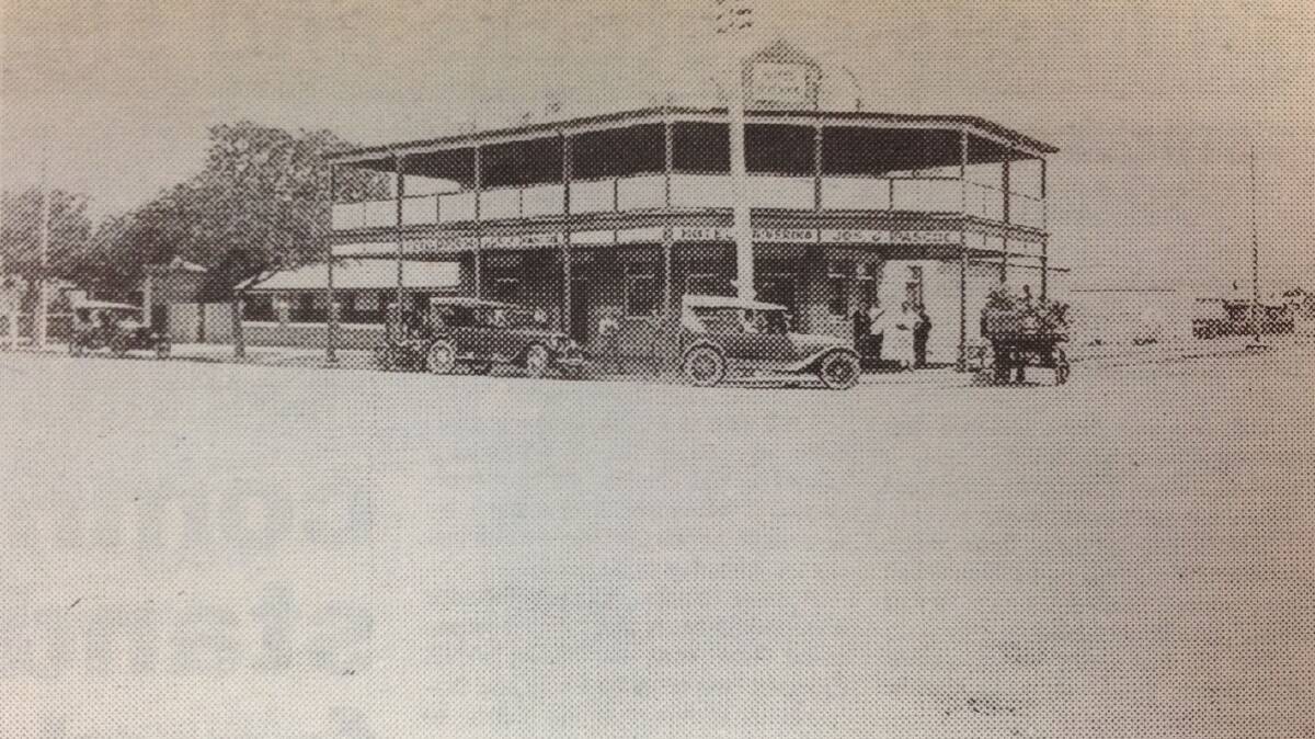 The Riverina Hotel on the corner of Fitzmaurice and Crampton streets circa 1920.