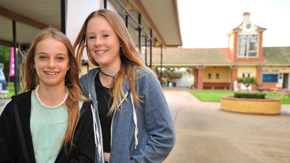 Kate Fleming and Breanna Ihle, both 13 of Wagga. Picture: Kieren L Tilly 
