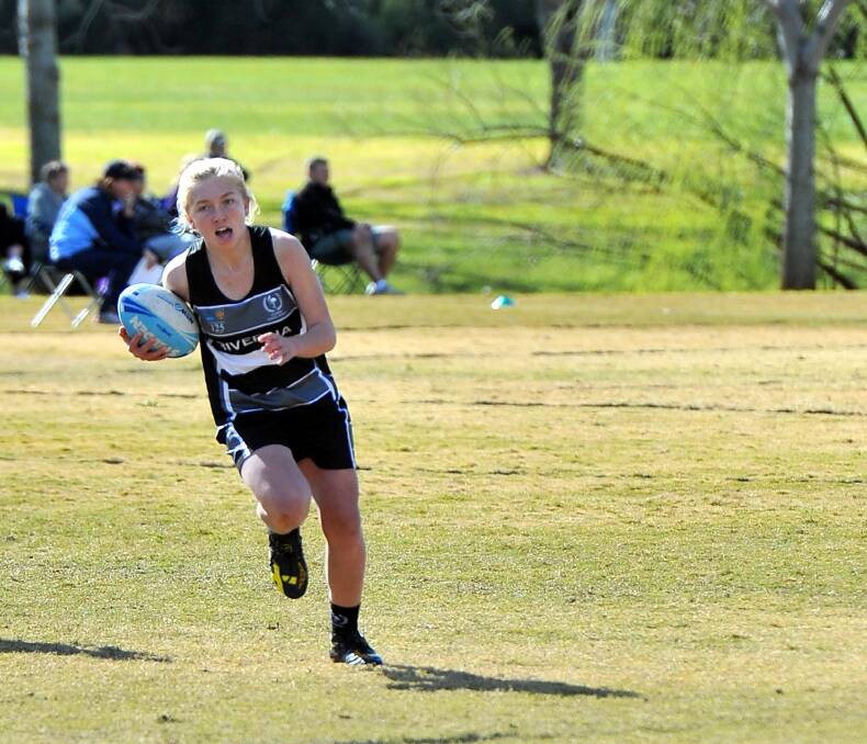 RUNNING GAME: Jenna Richards, of Griffith, makes a break for Riverina at the NSW PSSA Girl's Touch Championships