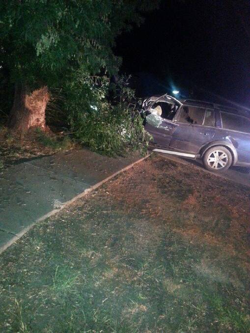 STOLEN VEHICLE: Police are appealing for the driver of a stolen car that crashed into a tree in Ashmont Friday night. Picture: Wayne Deaner / Wagga Neighbourhood Watch Facebook