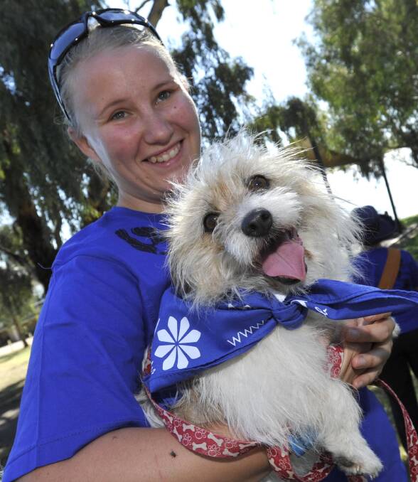 Kirsty Gregor and her dog Madison were among the hundreds who took part in the Walk to D'Feet MND around Lake Albert. Picture: Les Smith