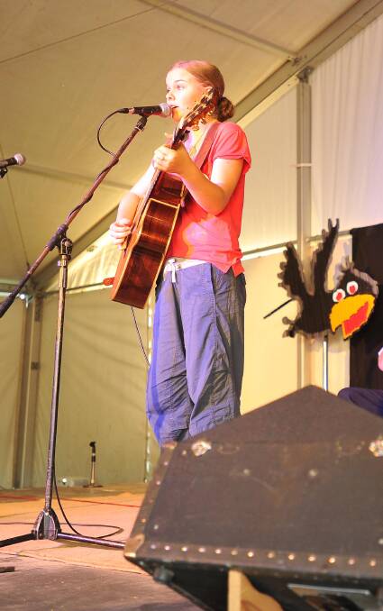 Katelyn O'Donoghue, 17, from Charters Towers, entertains the crowd at the official welcome of the Stone the Crows Festival in Wagga. Picture: Kieren L Tilly 
