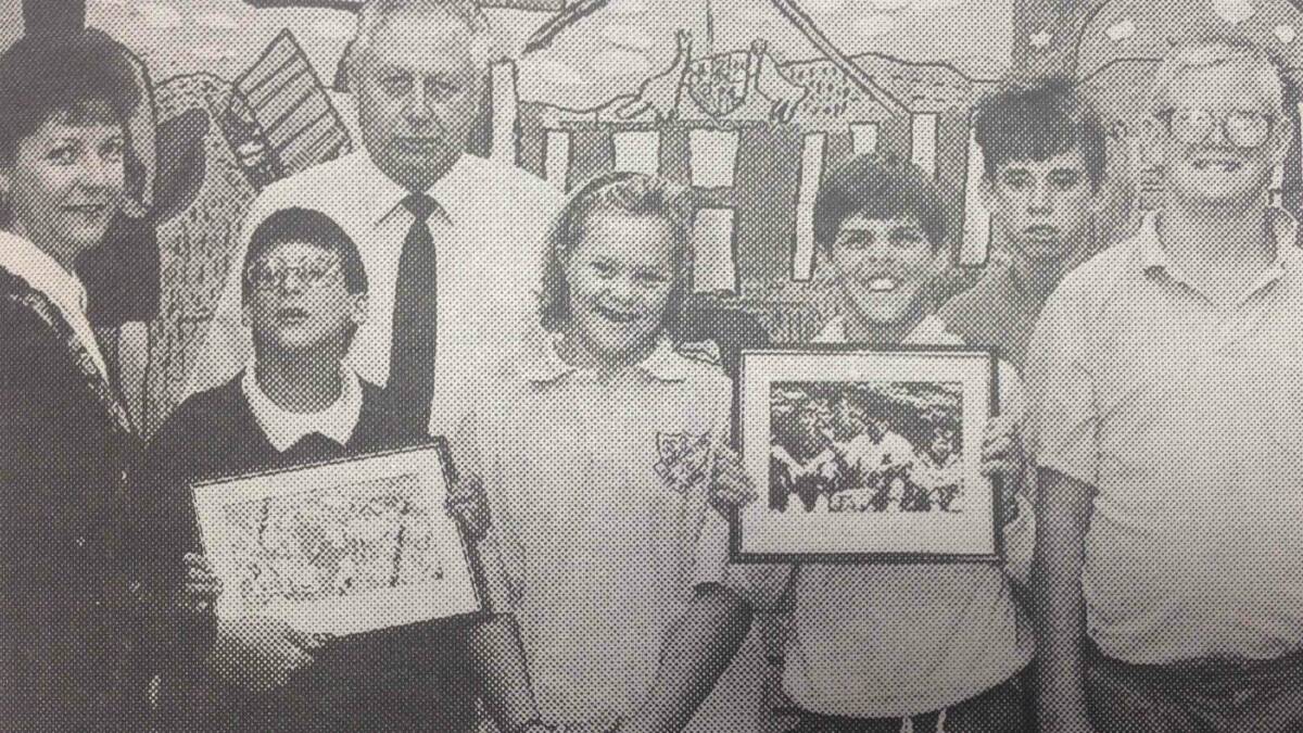 Kurrajong Park School students received photographic mementos of a recent visit by NSW cricketers to the school. Anne Edwards passed over the photos to principal Col Curtis and students Ben Morgan, Jacqui Davies, Michael Ingold, Phillip Winter and Travis Mercer.