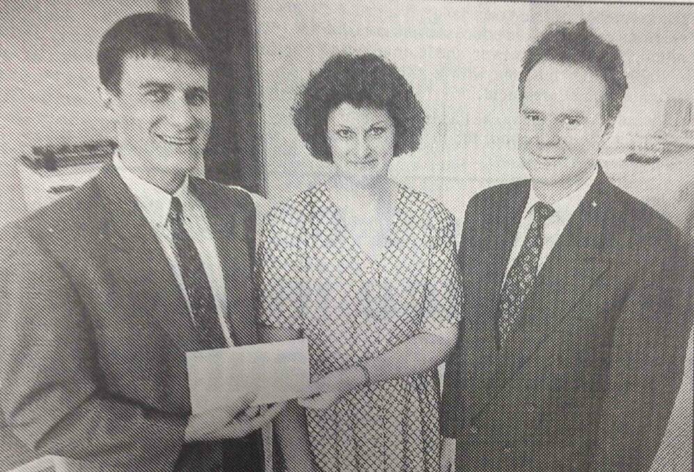 The Daily Advertiser editor Michael McCormack congratulates Robin McNeice on her scholarship award. Also pictured is CSY deputy vice-chancellor Professor Richard Johnstone.
