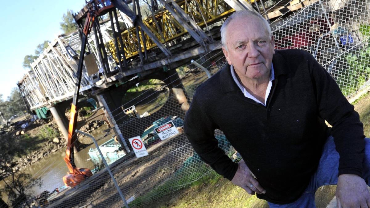 Wagga resident Russell Meyers wants Wagga City Council to keep the Hampden Bridge pylons for future use. Picture: Les Smith