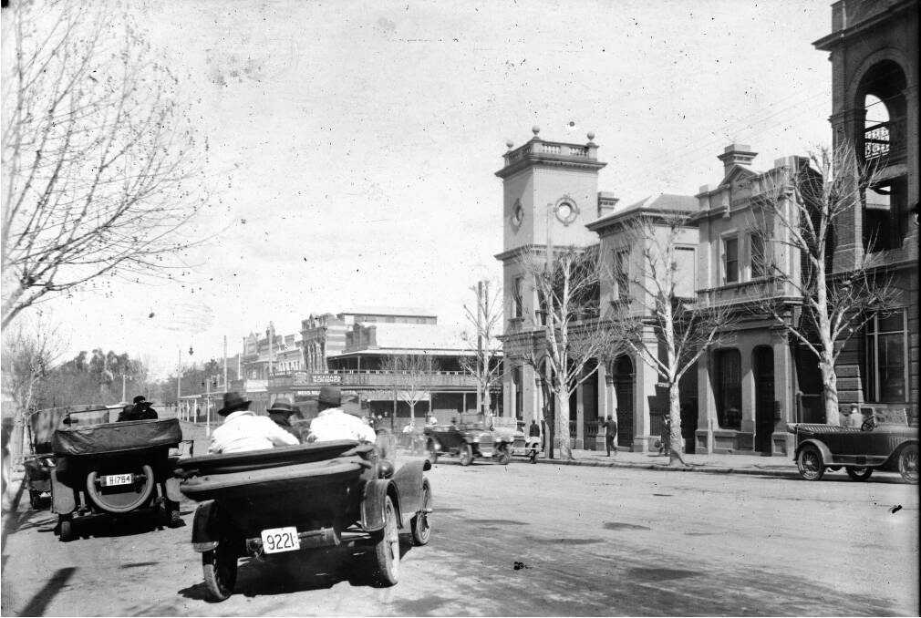 TRAVEL THROUGH TIME: A look back at Wagga Wagga's rich history over the last 25 and 50 years. Compiled by the Wagga Wagga and District Historical Society from the Daily Advertiser.