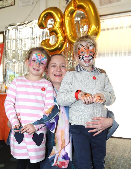 ANNIVERSARY: Lucy Webster with her children Oliver, 7 and Juliet, 5, celebrate the 30th birthday of Charles Sturt University. Picture: Les Smith
