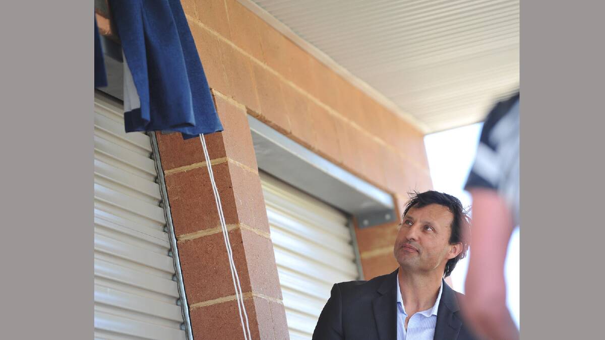 Laurie Daley unveils the sign. Picture: Oscar Colman