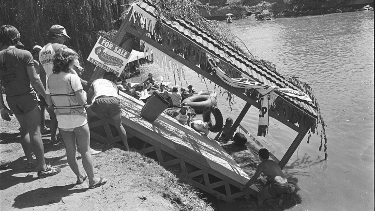 Entrants work to get their Gumi into the water. Picture: Regional Archives/Wagga and District Historical Society