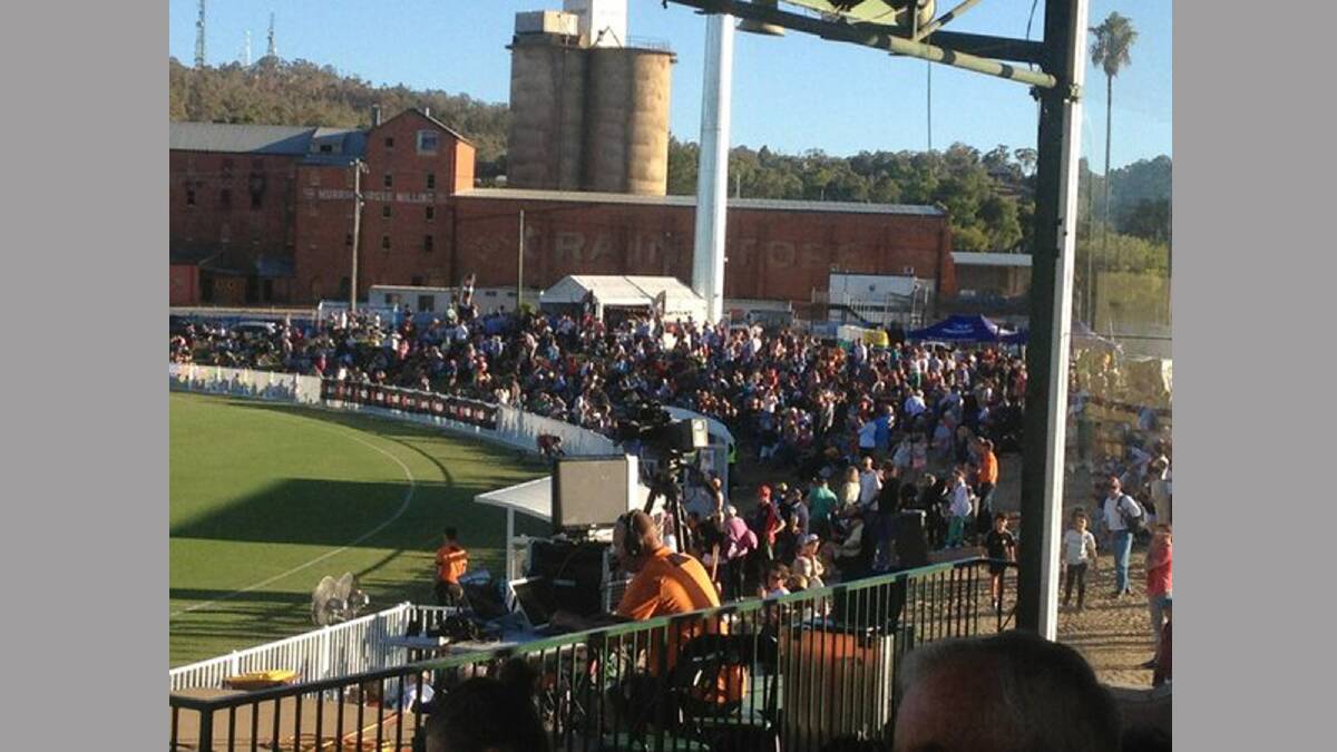 The crowd at Robertson Oval.