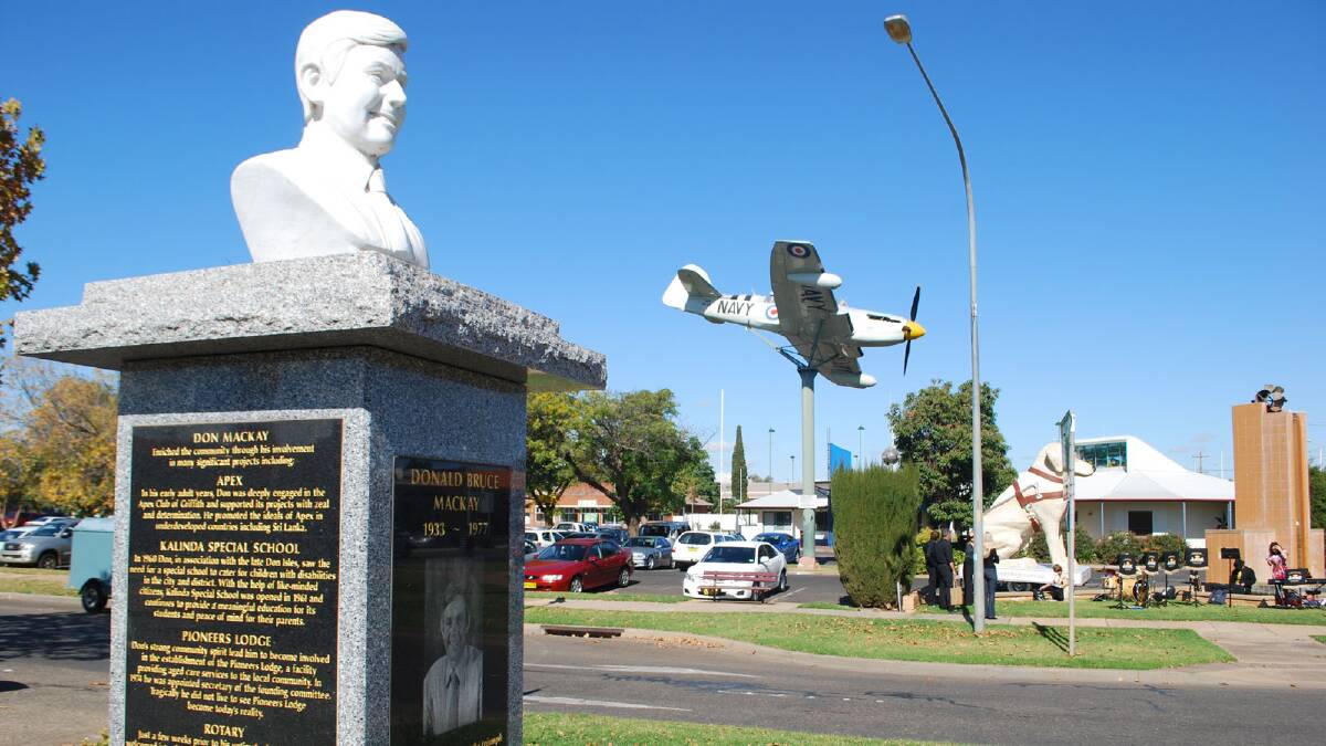 The Don Mackay statue in Griffith.