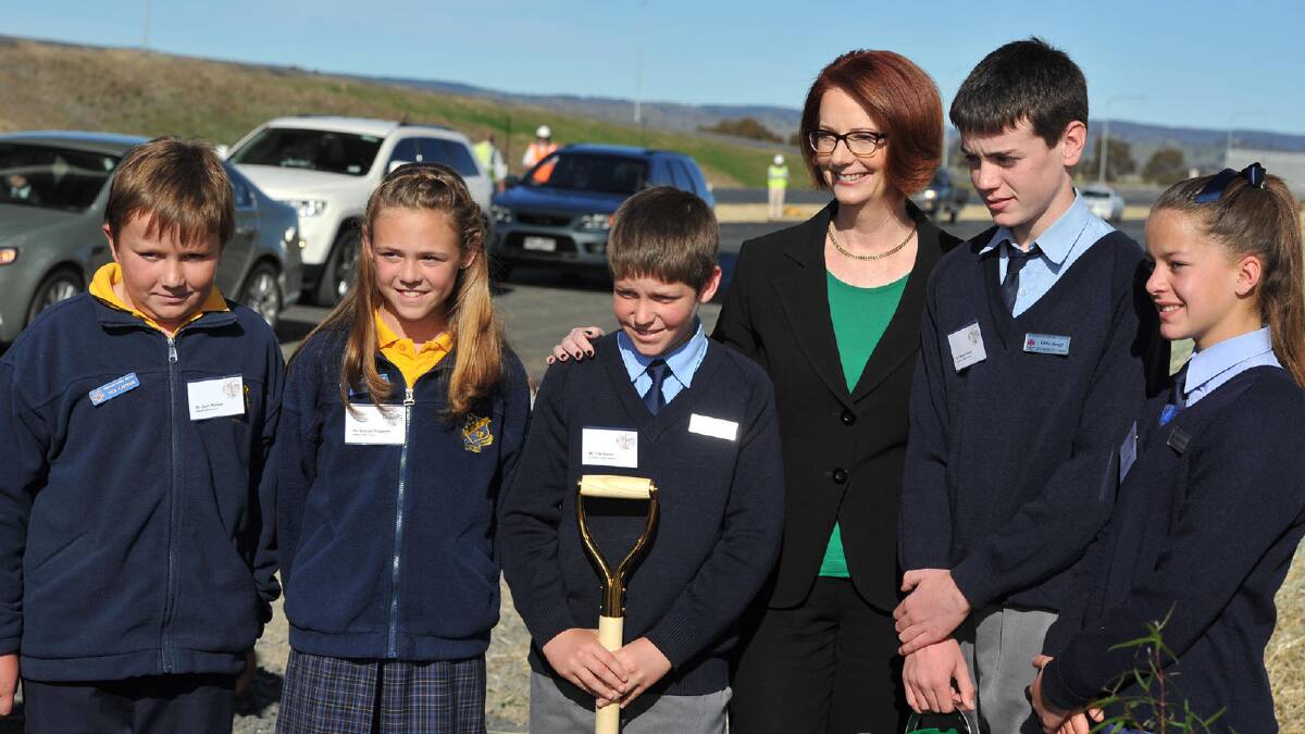 (From left) Jack Watson and Georgia Papworth from Holbrook Public School, Tom Heriot from St Patrick's School in Holbrook, Prime Minister Julia Gillard, Edward Keogh St Patrick's School in Holbrook and Isabella Plunkett St Patrick's School in Holbrook. Picture: Michael Frogley