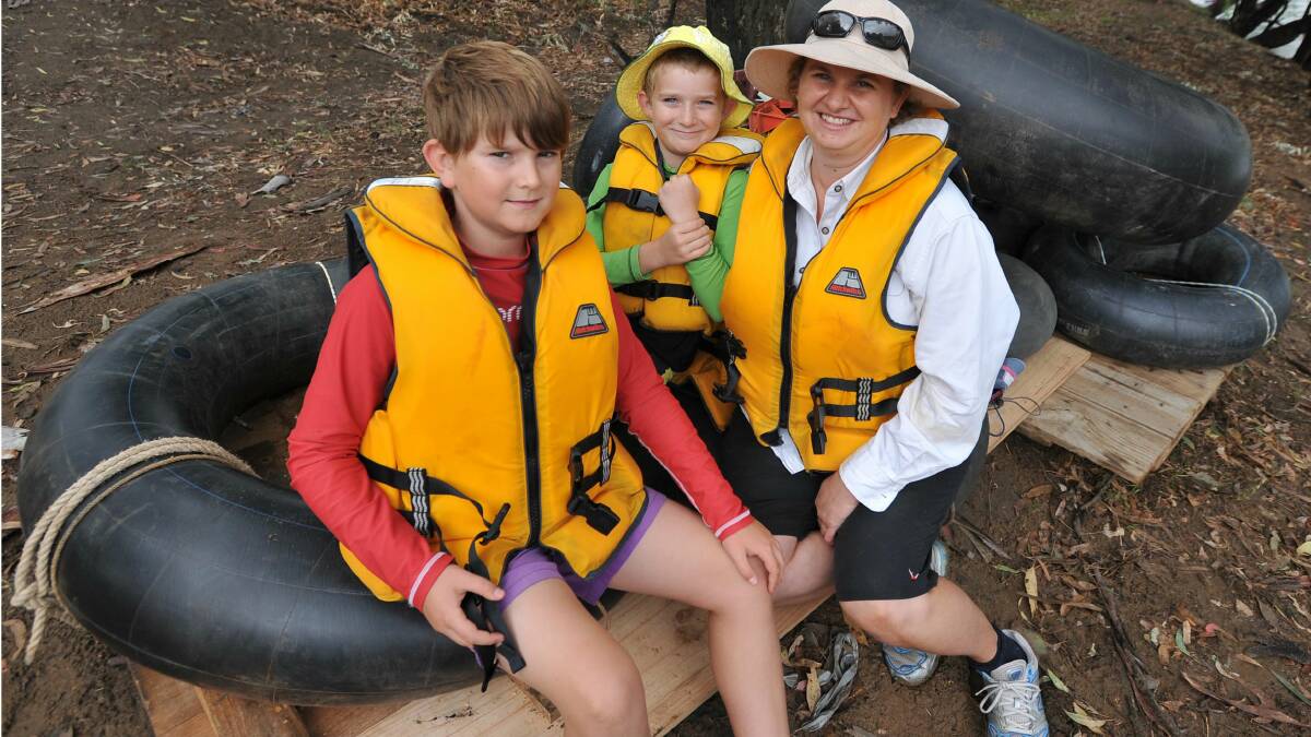 2014 Gumi Race:  Joe Spencer, 10, and Adam Spencer, 7, of Molong with their mum Julie. Picture: Michael Frogley