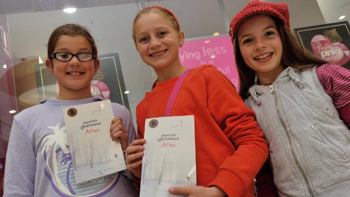 Children's writer Morris Gleitzman visits Wagga to sign his new book Extra Time, along with others. Maddie Boatwright, 10, Macy, 10, and Ruby Milgate, 8.